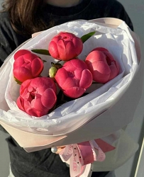 Букет из пионов